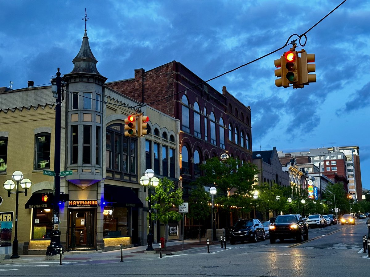 We spent yesterday evening getting a feel for the charming city of Ann Arbor. The presence of the university imparts an unmistakable creative energy to the city, evident by all the independent shops, & the venues hosting everything from comedy to poetry readings. #annarbor