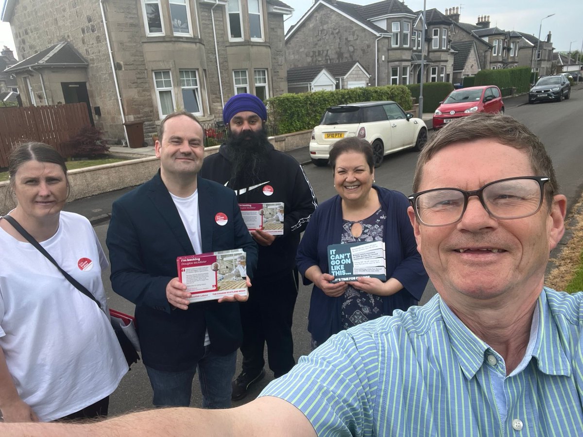 Out on the doorstep in Dumbarton talking to voters about the #GeneralElection2024 with @ScottishLabour and @Labour_Douglas