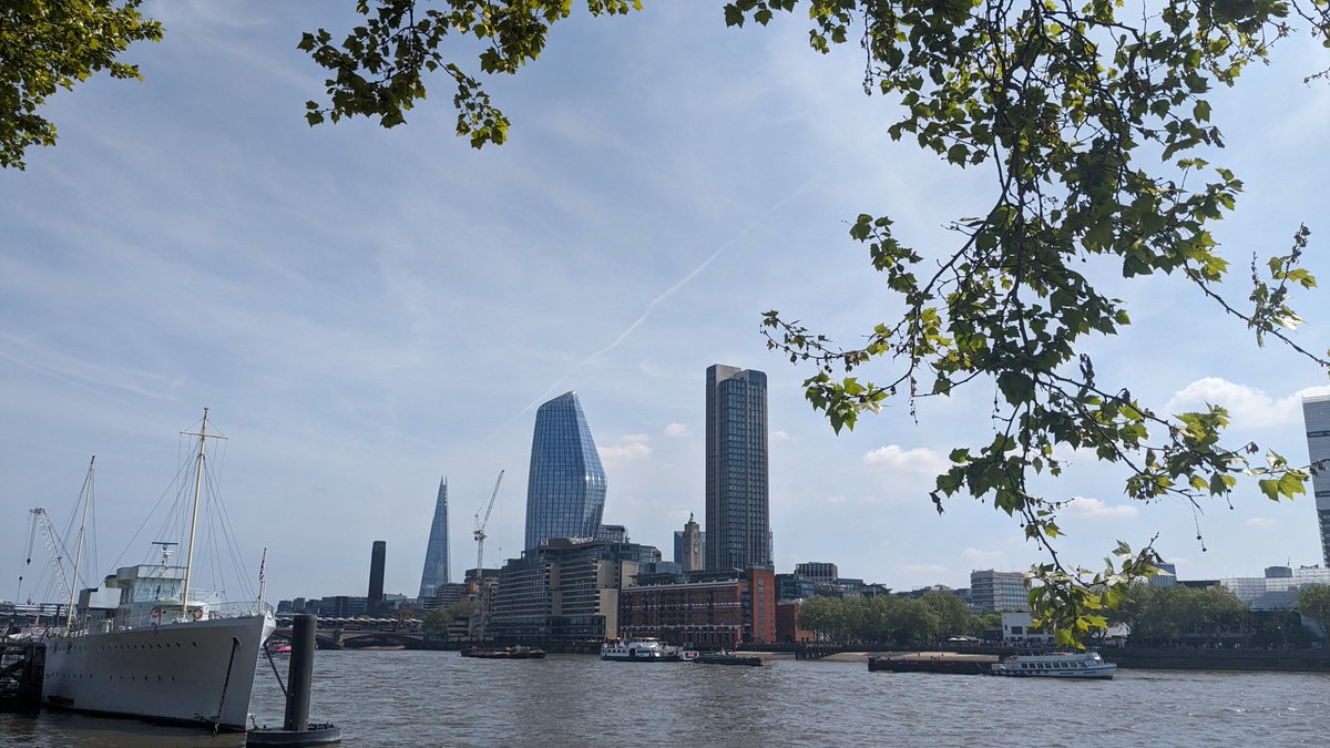 On sunny days you might have enjoyed the views along the Thames embankment. 🤩 But did you know that the embankment is a relatively recent piece of London history as it was only built in the 1860s to improve sanitation and traffic flow along the Strand?