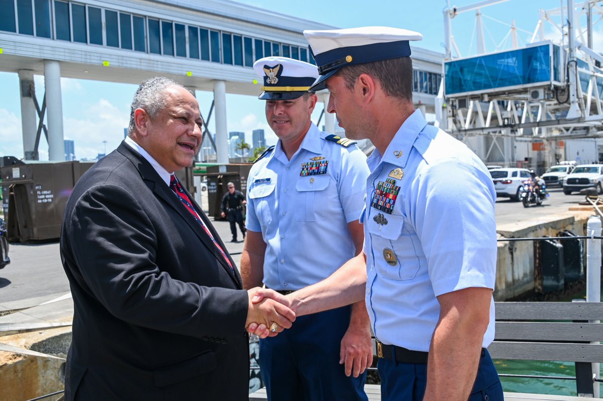 Nothing but joy in the sunshine state! #FleetWeekMiami allowed members of the @USNavy, @USMC, and @USCG assigned to visiting ships & commands, to demonstrate America’s Warfighting Navy & exhibit the quality of #sailors & #Marines to the citizens of South Florida.