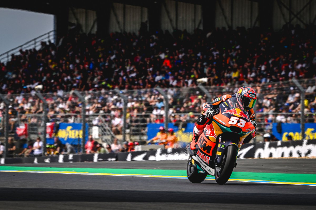 📰 Öncü fights back for progress in French Grand Prix. 🔗 bit.ly/3QG6y78 | #FrenchGP | #GivesYouWings | #ReadyToRace | @MotoGP | #AjoMotorsport | #AjoFamily |