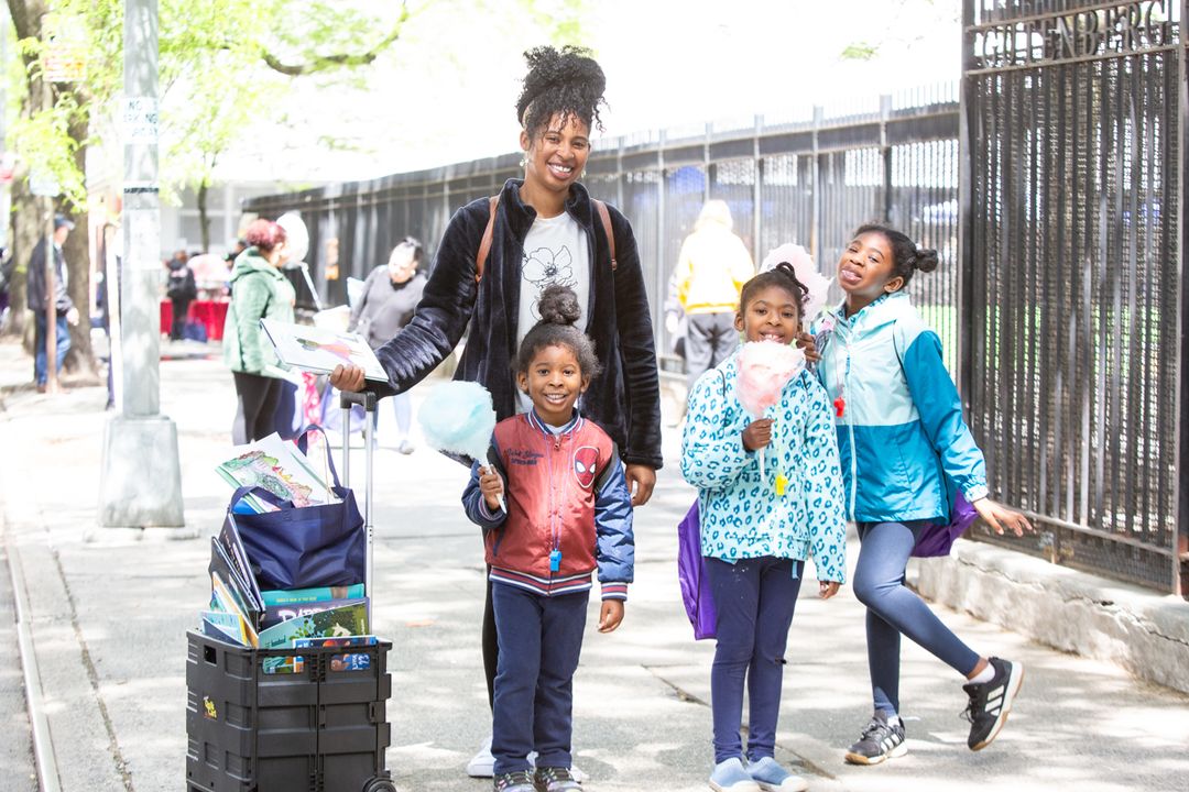 ICYMI! Reading Opens the World's ten millionth book giveaway, hosted in partnership with the UFT, the @AFTunion and @FirstBook, commemorated giving away 10 million books in NYC yesterday. Here's to giving away 10 million more!