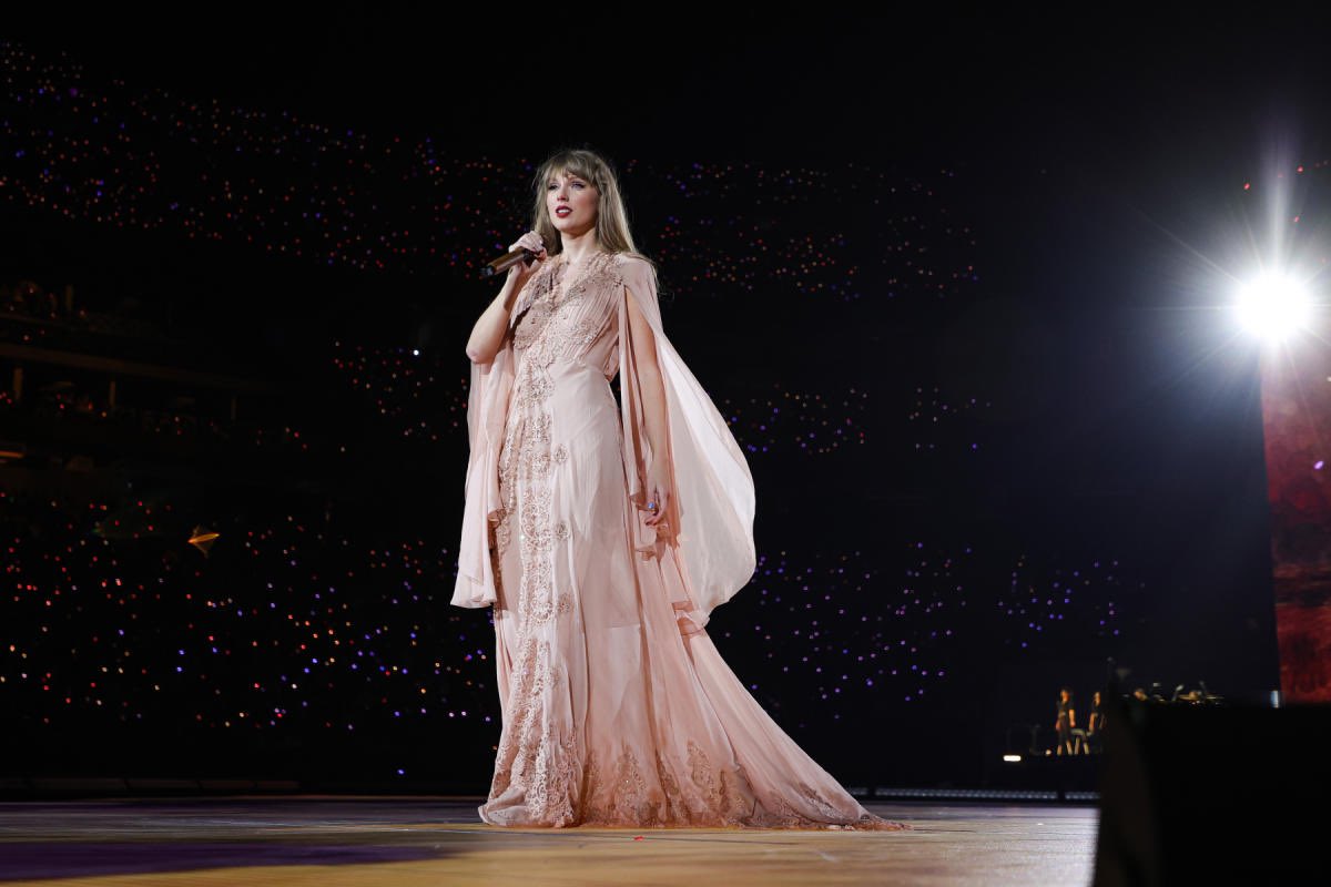 Taylor Swift: The Eras Tour
‘Folklore’ Dresses

#TheErasTourTS #TaylorSwift