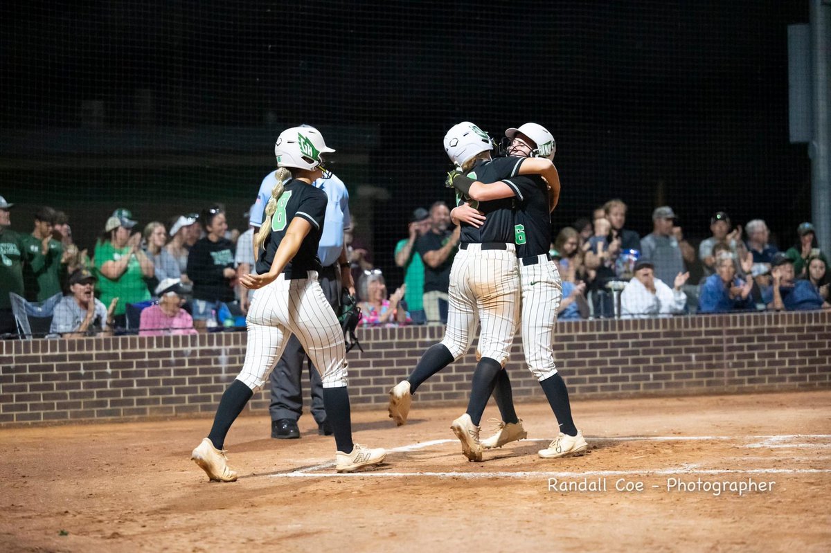 Week 9 Vibes with #Team4😁💥📈🥎 #BetterTogether
 
Picture Credit to Randall Coe &amp; Andrew Nelles!