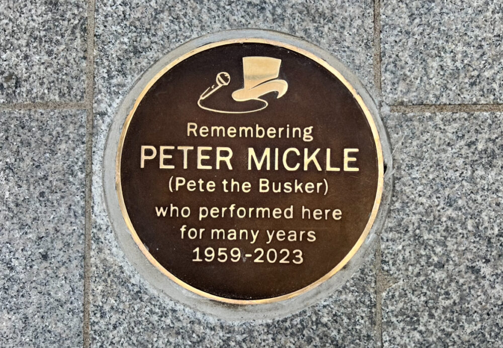 Plaque unveiled to commemorate Pete the Busker in the city centre spot where he played 🎩❤️ 👉 ow.ly/6RZm50RBvZF