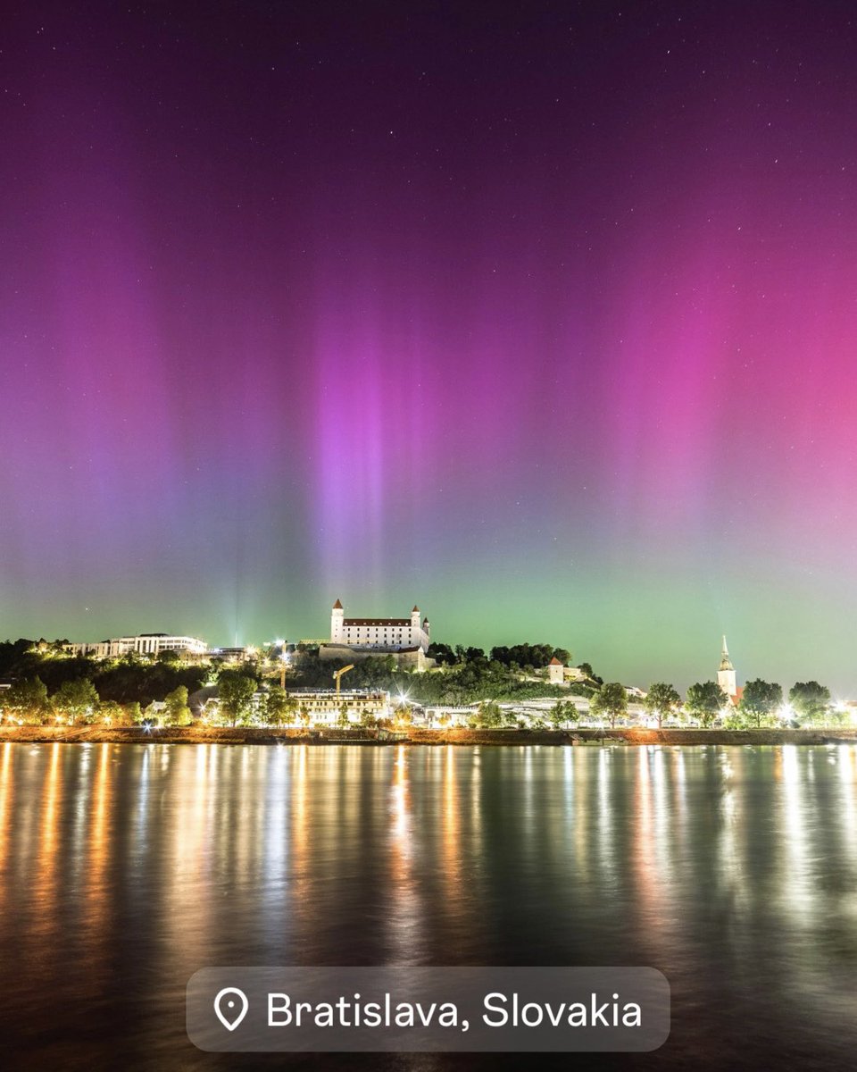 Aurora Borealis : Slovakia’s Best Shots! #ThisIsSlovakia #slovakia #slovensko #northernlights #auroraborealis #polarnaziara #bratislava #castle #nightsky #night #trending #astrology #pink #pinksky #aurora