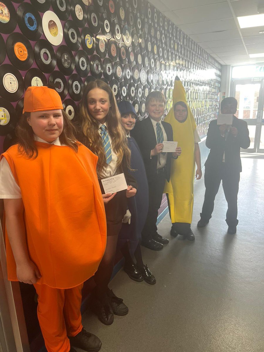 *FRUITY FRIDAY* It was the turn of blueberry, orange and banana to deliver the prizes this week. Well done to all of the winners! 🍌 🍊 🫐 @satrust_ @meltontimes @MentosUSA