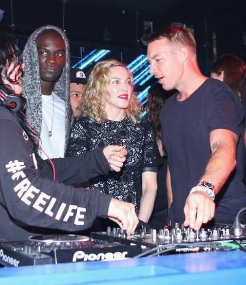 .@Madonna junto a @Diplo y @Skrillex en un club nocturno, en Nueva York, EEUU (10/09)