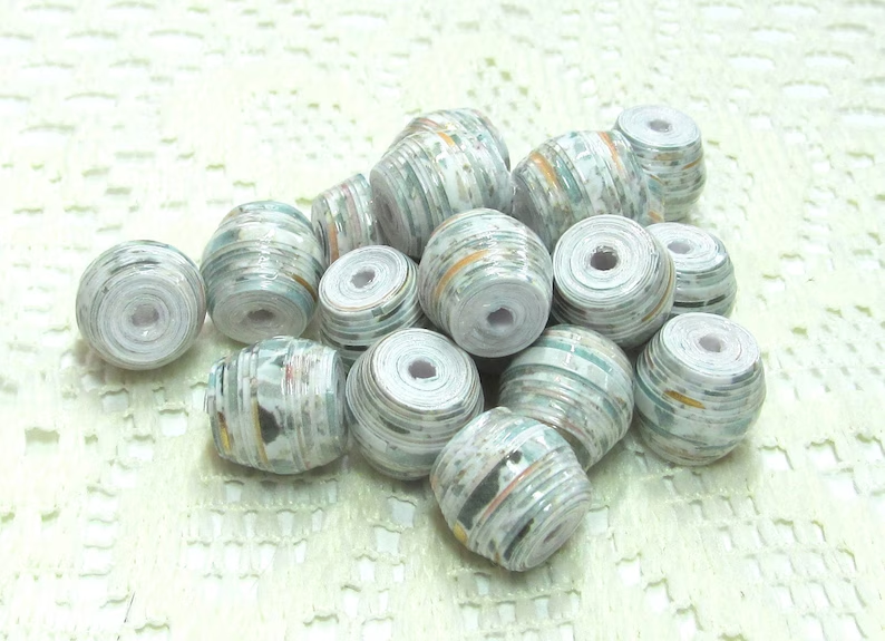 Check this out from Shannon at  @paperbeadboutiq and her shop on #Etsy

Handmade Paper Beads in Seafoam 
etsy.com/listing/172238…

#beads #starseller #etsyshop#handmade #papercraft #supplies #handcoloredpaperbeads #handmadebeads #jewelrymakingbeads #craftingbeads