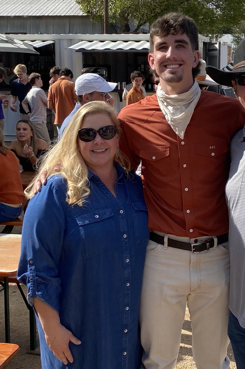 thanks for always cheering us on. happy Mother’s Day, y’all! 🫶🤘 #HookEm