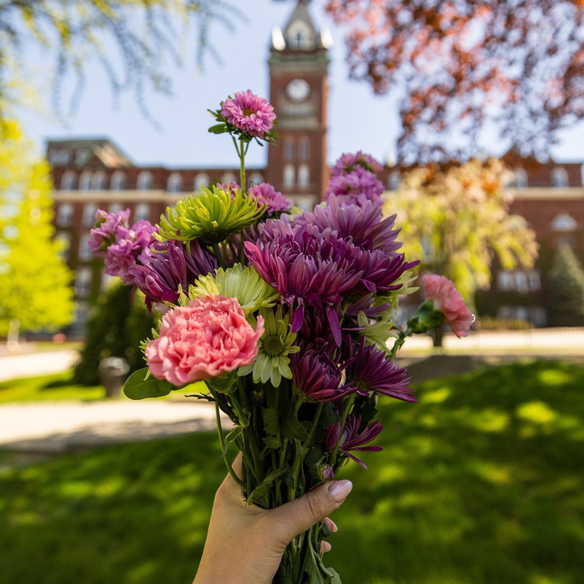 Happy Mother's Day to all the wonderful moms who have guided and supported our Crusaders 💟💐 #mothersday #holycross #campusbeauty