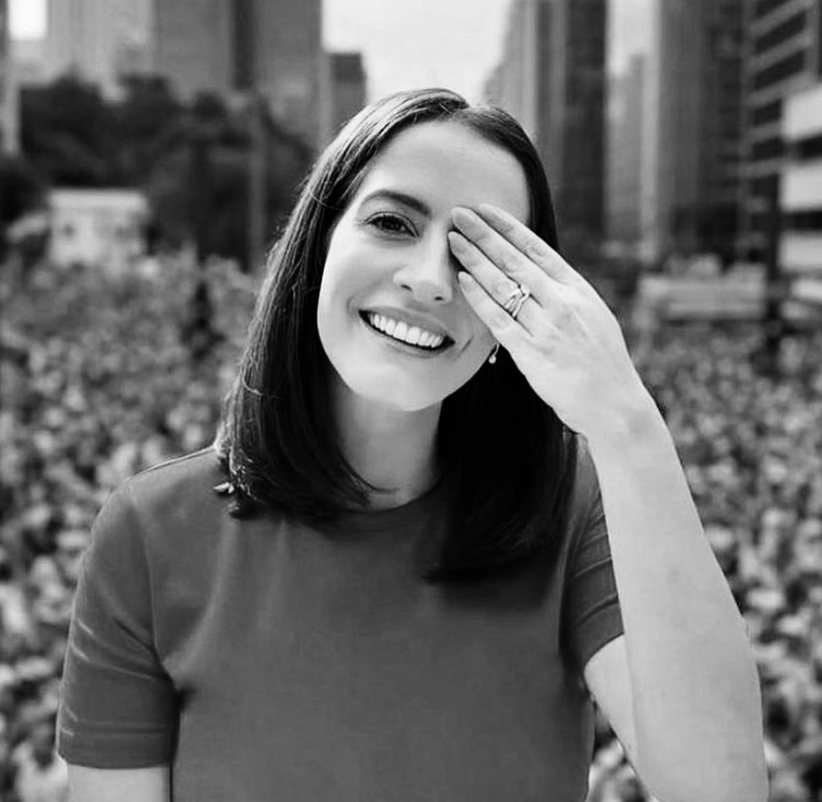 Com grande tristeza recebi a notícia do falecimento da deputada Amália Barros. Uma deputada tão jovem que lutava pelos monoculares em Brasília. Desejo que descanse em paz e que Deus console o coração de parentes e amigos.