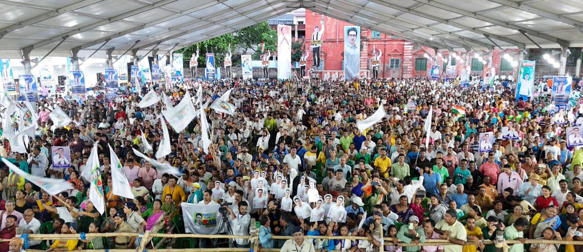 What an incredible sight in Howrah today! A massive crowd gathered at the Jansabha to see their leader, Shri @abhishekaitc, and support the ideals of Ma, Mati, Manush.