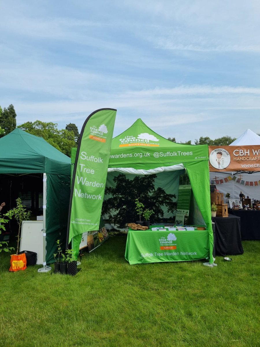 Interested in planting a hedge this autumn? Talk to Suffolk’s expert #TreeWardens today @WeirdWoodEvent - look for our green gazebo