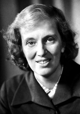 Nobel Prize-winning English chemist Dorothy Hodgkin was born on this day in 1910🎉  She revolutionized X-ray crystallography, allowing us to see the structure of such molecules, as penicillin, vitamin B12, and insulin, which had huge medical implications. More 👇 #WomenInScience