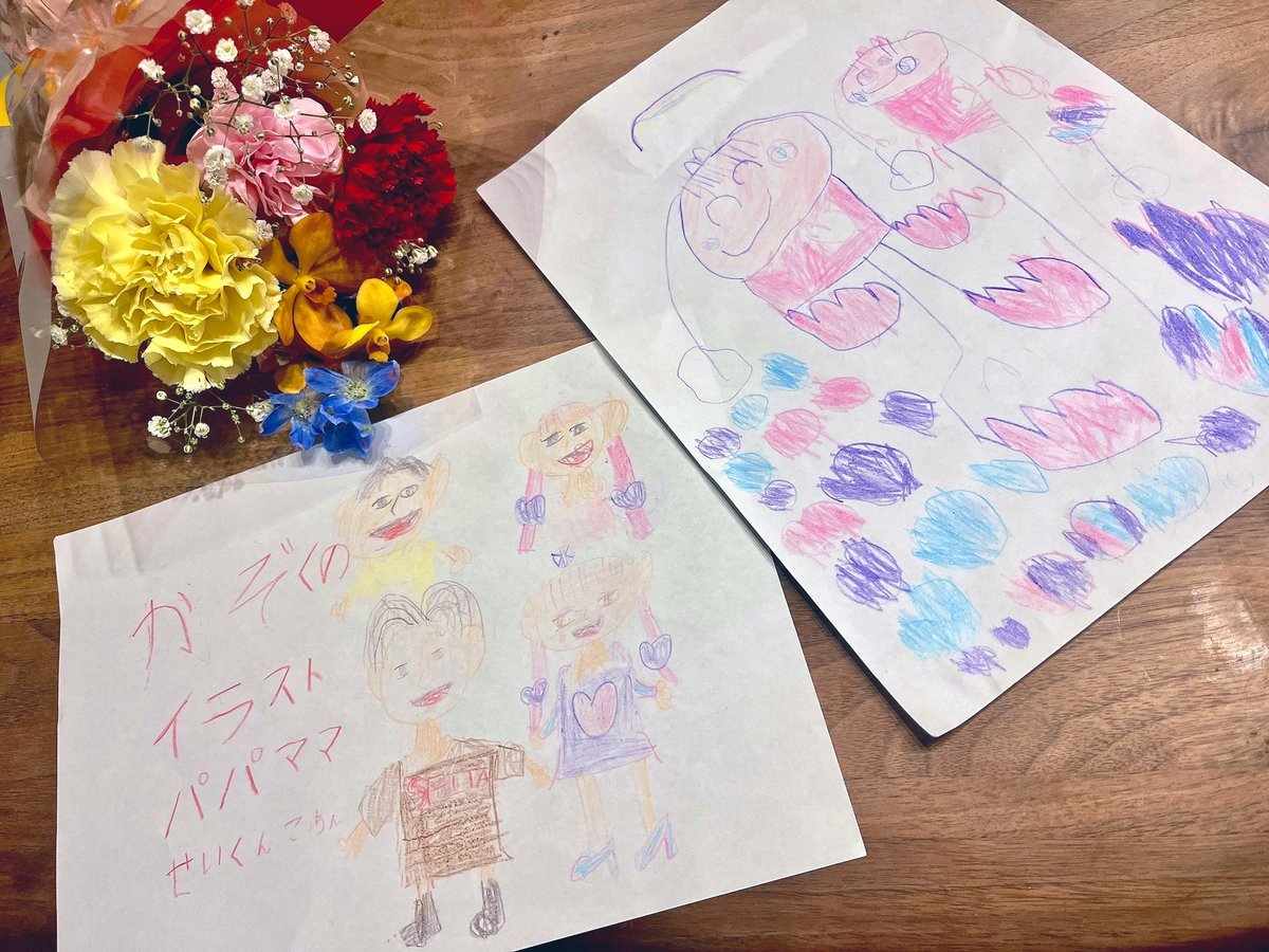 母の日〰️💐
母になってもうすぐ7年…
毎日があっもいう間だったなぁ➰😂

今週土日どっちも仕事で
バッタバタ🥲🙏🏼
お留守番の間に
🧑🏻👧🏻『可愛いお花と似顔絵』
用意してくれて💝
お家帰るとニヤニヤしながら
2人共後ろに隠しながら
『mamaいつまありがと』って💕
持ってきてくれた😭💓嬉しっ🫶🏼