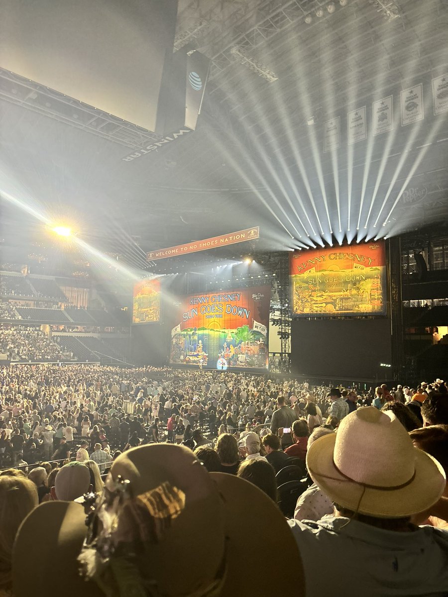 @kennychesney @noshoesnation 

Always & Forever, No Shoes Nation. 

Sun Goes Down Tour 2024. We didn’t deserve that show. But I say that every time.