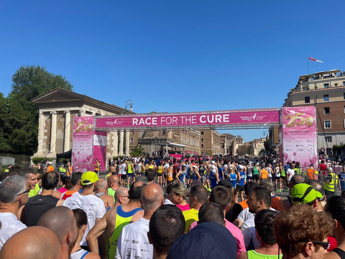 Record of participants for today’s #RacefortheCure 25th anniversary in Rome! 🎉
Glad to be part of this massive gathering of over 150.000 people! 😀 
#Diplorunners 
@SusanGKomen