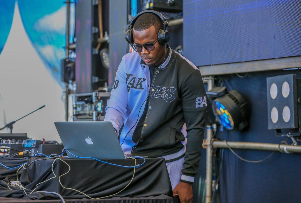 DJ Storm is spinning some serious magic, setting the stage on fire with electrifying beats and infectious rhythms! Get ready to dance the afternoon away! #DJStorm #PartyVibes #FunInThePark