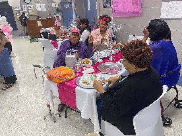 On behalf of the @ChicagoParks, we thank all the moms for their resilience & unconditional support that inspires us to show-up for all of Chicago's families. #HappyMothersDay to the mothers & all of the motherly figures in our lives. 📸: Mother's Day Brunch at Mandrake Park