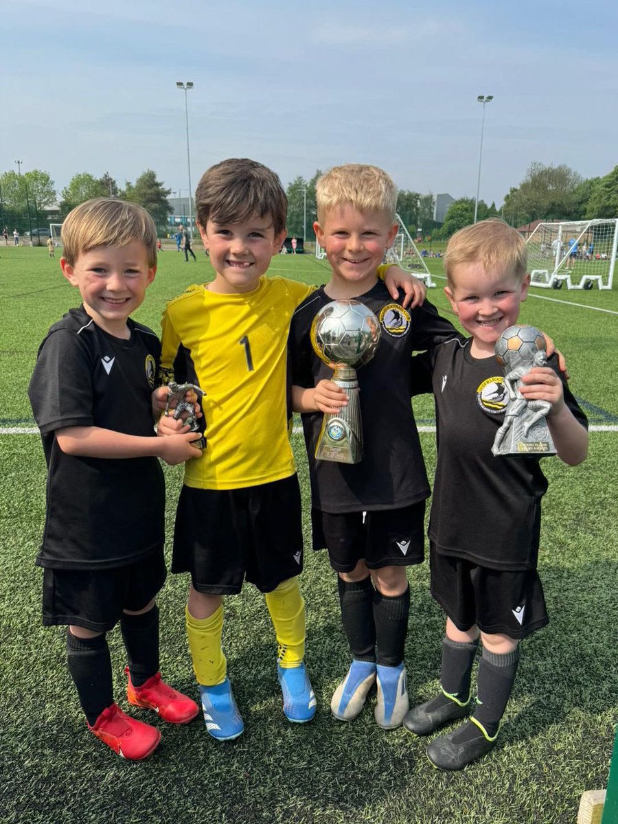 The U6 Rockets had their first Sunday up at the Pilks round robins and all had a fantastic morning! The red faces and big smiles say it all ☀️😊⚽️