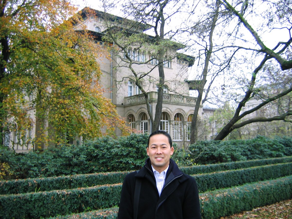 “Not only did my Fulbrights help me to consider my own AAPI identity more deeply while abroad, but I know that my mere presence helped to offer an expanded view of America' ~ Charles Sasaki, #Fulbright IEA Alum and President @OhloneCollege 🔗 bit.ly/4byNI9W