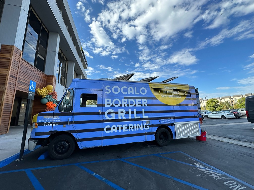 A treat for MOM! Pull up tomorrow! 📍 5/12 @ SANTA MONICA MAIN STREET FARMERS MARKET 8:30a-1:30p #BorderGrill #Smfms #SantaMonicaFarmersMarket #Farmersmarket #Farmersmarketfinds