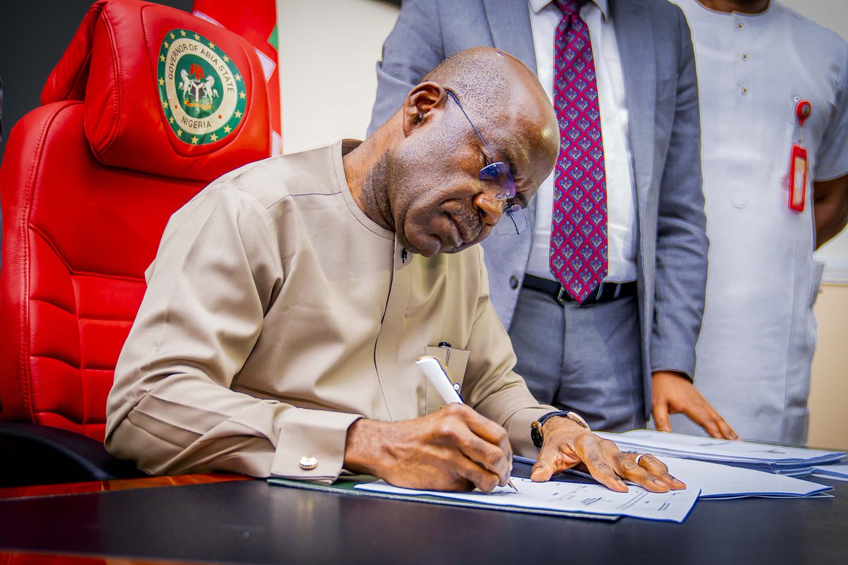 Nigerian Labour Congress Moves Against Abia Governor Otti Over Seven-Month Unpaid Salaries 'Due to Verification Excercise' | Sahara Reporters bit.ly/3ye0gp5