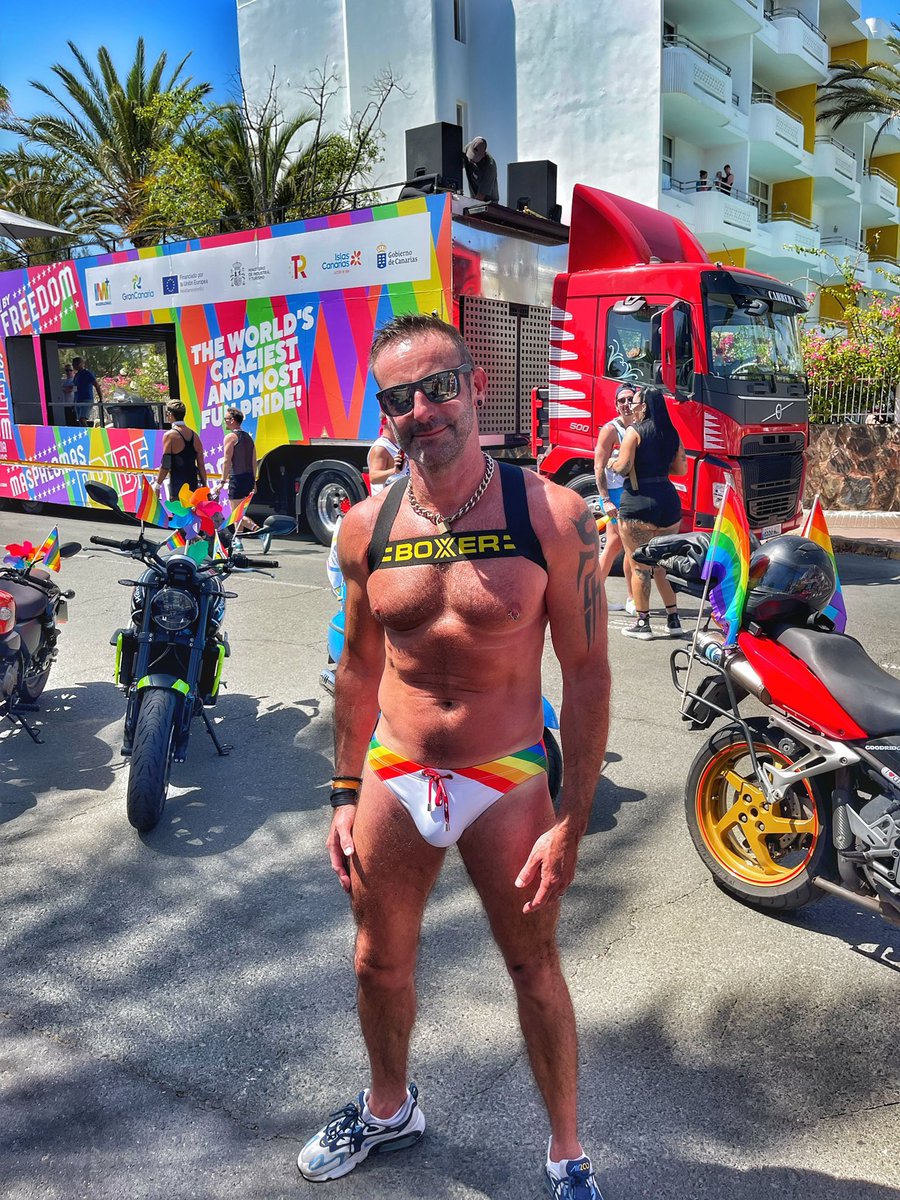 Parading around Playa Del Ingles in my new @EsCollection_OF trunks yesterday #maspalomasgaypride #lgbt #gaypride #escollection #escollectionofficial #grancanariapride #swimmingtrunks #lgbtpride