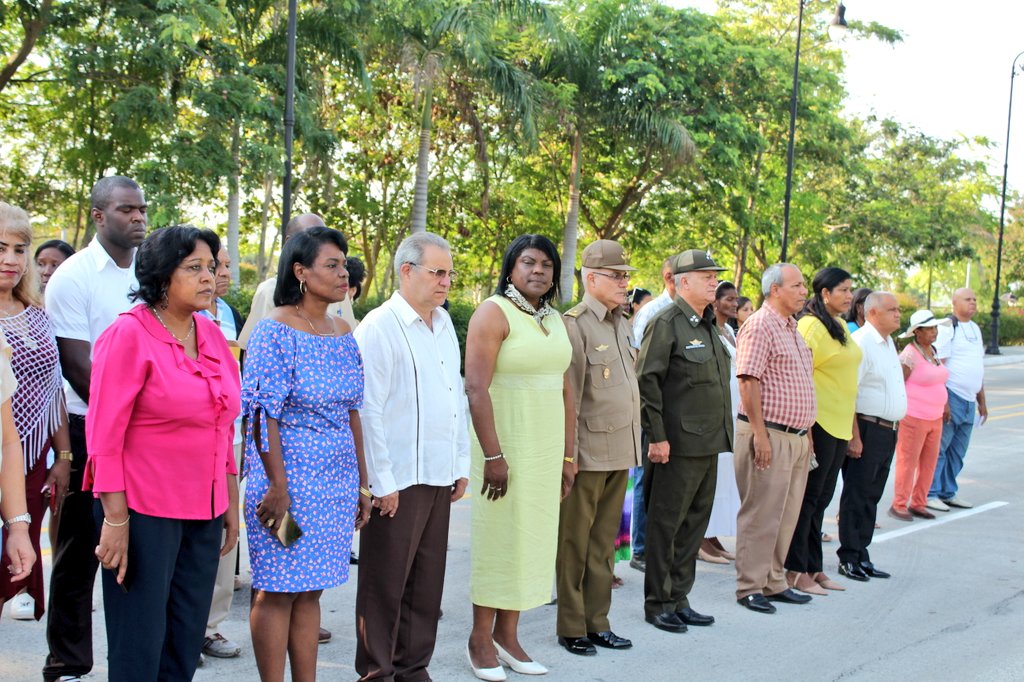 Ante la Madre de la Patria, Mariana Grajales, todo el amor de los cubanos. #SantiagoDeCuba