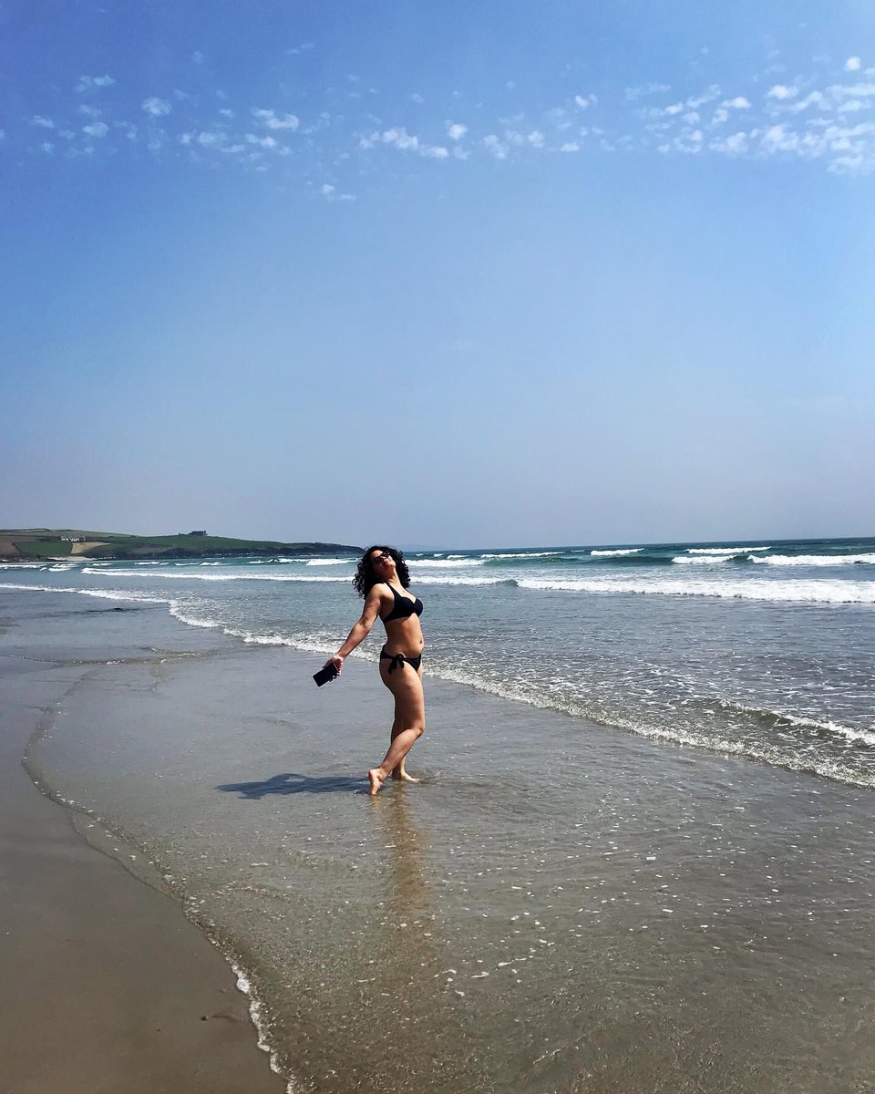 Perfect beach day with my Brazilian beauty 👙🌊👯‍♀️🌊🏖 @amanublanco #beach #besties #us #sea #sand #inchydoney #inchydoneybeach #chillin #saturday #may #cork #ireland