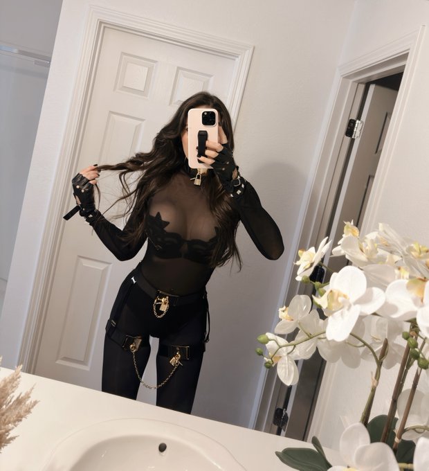 Mommy 🤍 https://t.co/5pGl3SpQPL