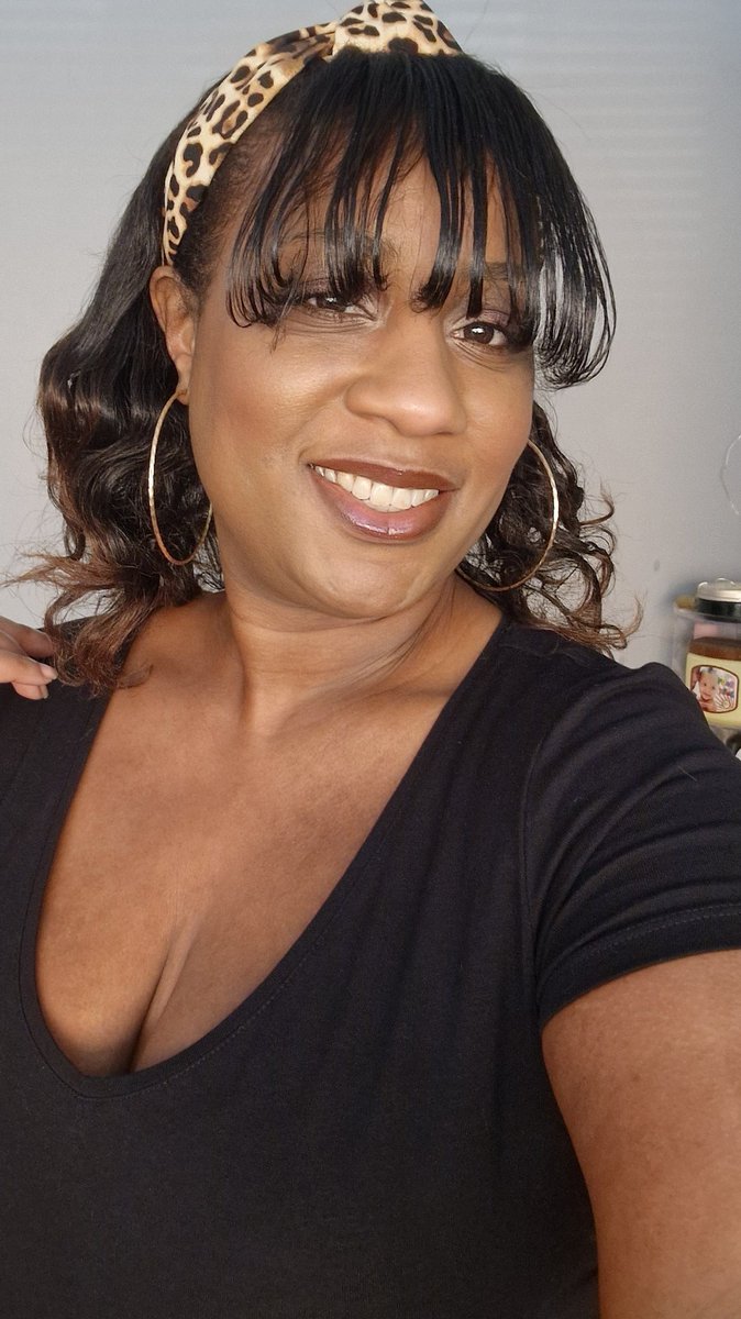 MissNads22's tweet photo. The pre leaving the house selfies yesterday were not bad 📸
#ineedatan https://t.co/DHE6orU4eQ