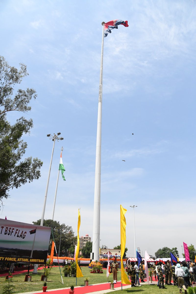 'In the heart of Punjab, the tallest BSF flag waves proudly, guarding our borders with honor.'𝐔𝐧𝐯𝐞𝐢𝐥𝐢𝐧𝐠 𝐨𝐟 𝐭𝐚𝐥𝐥𝐞𝐬𝐭 𝐁𝐒𝐅 𝐅𝐋𝐀𝐆🇮🇳 #Tallest_BSF_Flag #DG_BSF #NitinAgrawal
