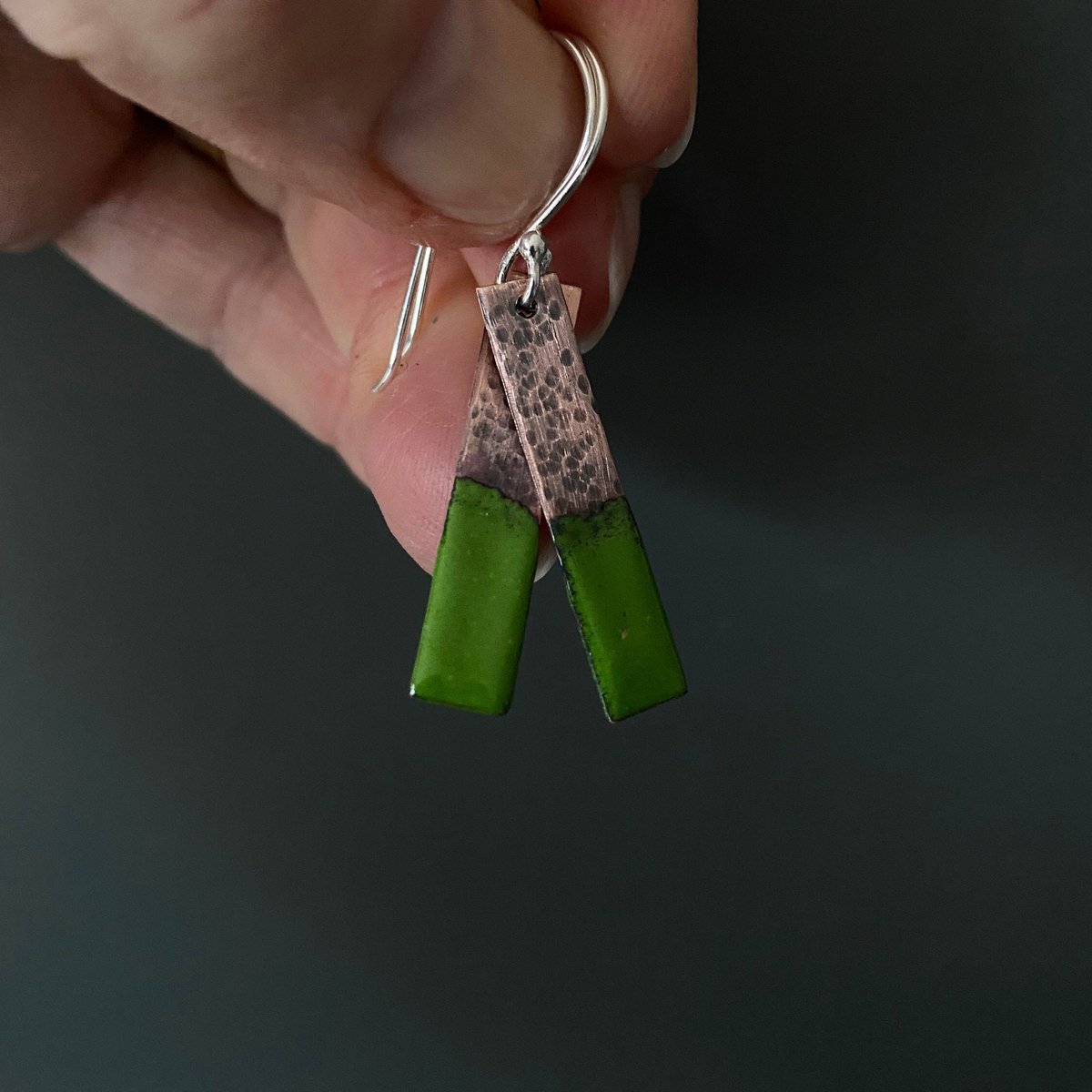 Green copper enamel rectangle earrings, Bar Earrings tuppu.net/ba3f9b95 #Etsy #MaisyPlum #UKCraftersHour #ShopIndie #MHHSBD #MyNewTag #GeometricDangle