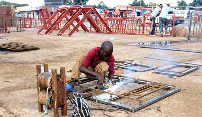 LobitoCorridor's tweet photo. 10. 🎯 Le Corridor de Lobito ne concerne pas seulement le transport; il est destiné à améliorer les économies locales en créant des emplois, en stimulant les PME et en développant les capacités locales en Angola, en Zambie et en RDC. #ImpactLocal #AutonomisationÉconomique https://t.co/eXsCeSuqh1