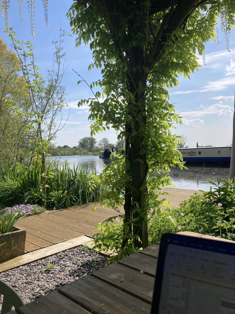Toastyjac's tweet photo. When one must work on a sunny Sunday… making the most of it #riverlife https://t.co/l09nDtaX5V