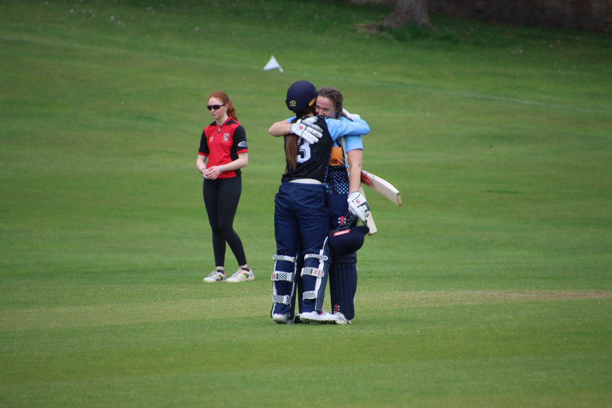 The Arrows finish on 247 for 4 at Grange Loan against @StewMelCC.

101 for Abbi Aitken-Drummond 👏

🏹#Arrows | #ArrowsArmy