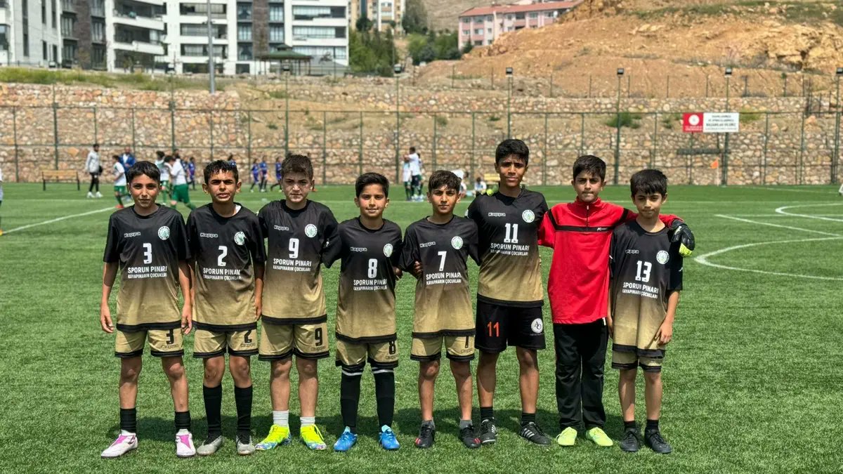 Akşemsettin Ortaokulu Futbol Takımımız Namağlup Şampiyon!🏆

Kayapınar Akşemsettin Ortaokulu futbol takımımız, Elazığ'da düzenlenen 2023-2024 sezonu Okul Sporları Futbol Küçük Erkekler Yarı Final müsabakalarında şampiyon olarak Türkiye finallerinde şehrimizi temsil edecek.

Bu