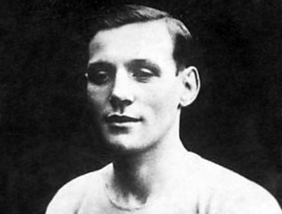 World Flyweight Champion Jimmy Wilde, aka 'The Mighty Atom' + 'The Ghost With A Hammer In His Hand' was born in a cottage in Craig Berthlwyd, nr Quakers Yard in Llanfabon, Wales, #OTD in 1892. 

Wilde began his career fighting in fairground booths + was sometimes paid in kippers.