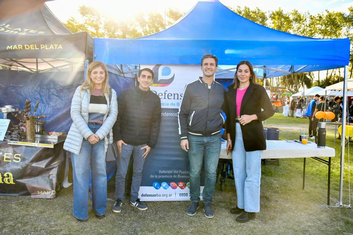 SAN VICENTE
📍La delegación de #SanVicente de la @defensoriaPBA presente en la 10ma Fiesta Regional de la 🍯 Miel 🐝.
Se atendieron consultas de las personas que asistieron.

@GLorenzino @nico_mantegazza