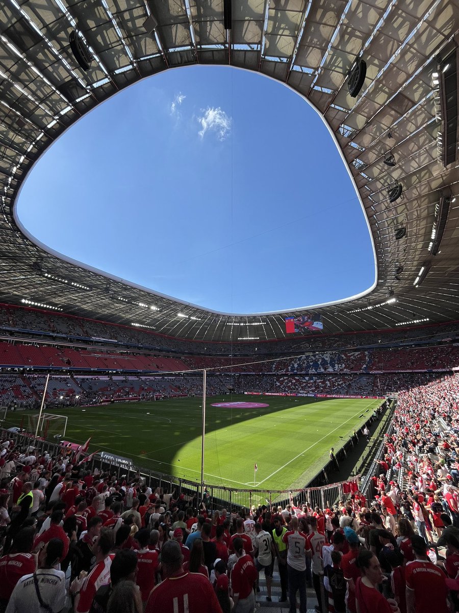 🏟️ Allianz Arena, Munchen

📸 @chrisgerdii20 
#FCBWOB