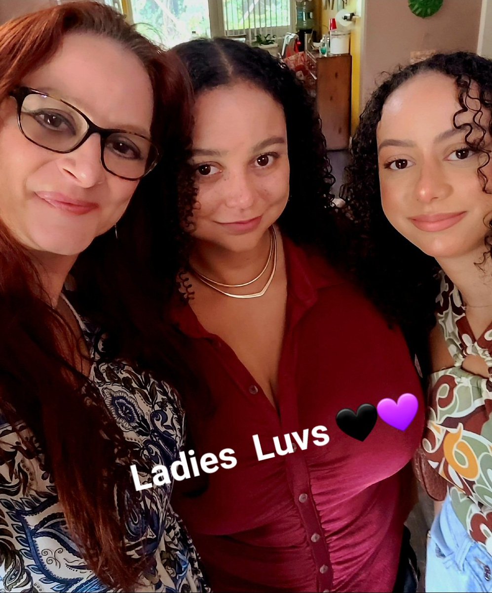 Happy Mother's Day 💖
  My Lovely Mother 🥰
My Beautiful Ladies 💞
I'm blessed ⚘️💜💓💜