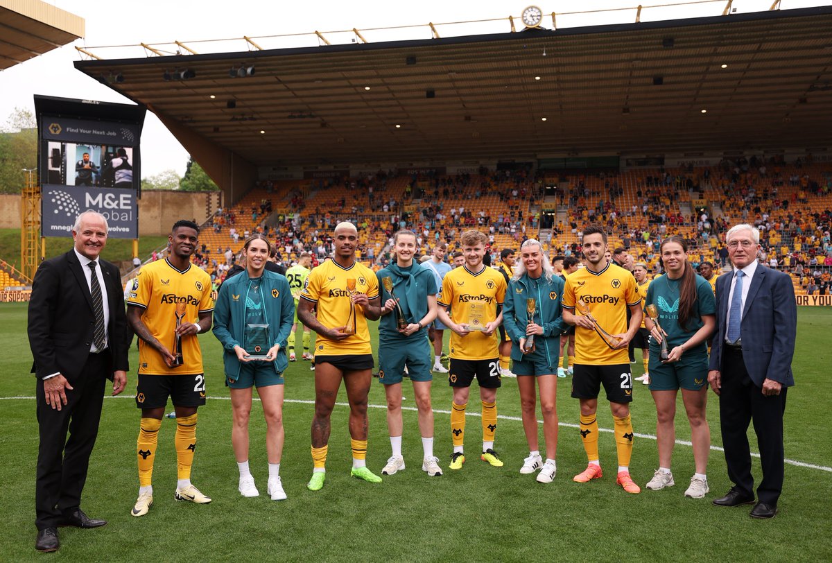 Lovely surprise to have received the @PFA community award yesterday..and for a 2nd consecutive season too🥹 Feels good to be recognised for off-pitch contributions to the club, the game, and our community - means a lot🧡🐺