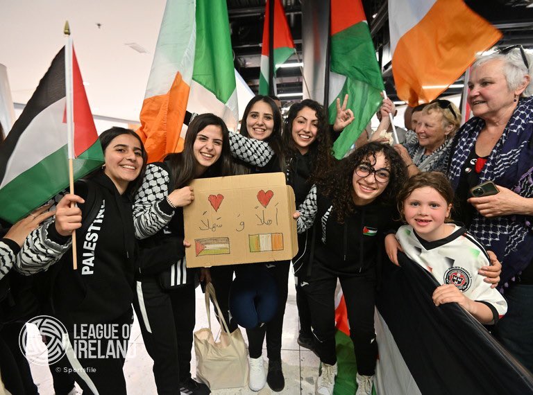 Hard to overstate how emotional and heartwarming this was. ❤️🇵🇸 Less than 300 tickets remain for Wednesday’s game - pick one up and show solidarity with the people of Palestine at Dalymount for what will be a very special occasion. Free Palestine. Tickets.bohemians.ie