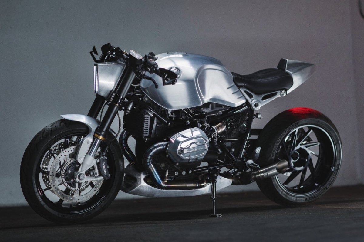 From NYC streets to soul-stirring rides, Douglas & Tim transformed a BMW #RnineT into a heart-stopping #CustomBike beauty.

How do you like this build on a scale from 1-10? 👇

🏍️: @douglassonders

#MakeLifeARide #SoulFuel #CustomBikeCheck #NotForSale #BMWMotorrad