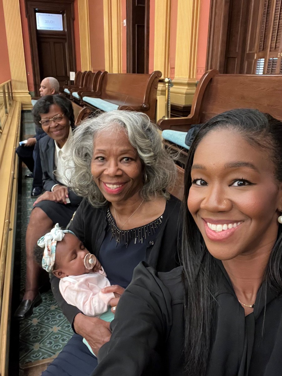 Happy #MothersDay to Justice <a href="/KyraHBolden/">Kyra Harris Bolden</a>! Shown with her daughter, mother, and grandmother.