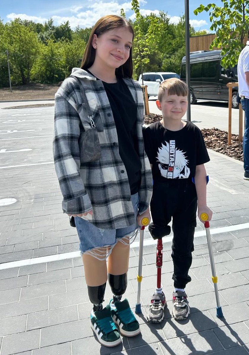At the opening of a new prosthetics center in Lviv yesterday, Yana (who was injured in Kramatorsk) met Mykhailo. They are so incredibly brave & strong, but no family should ever have to endure Russian bombings.

Thinking of all the mothers in Ukraine today protecting their kids.