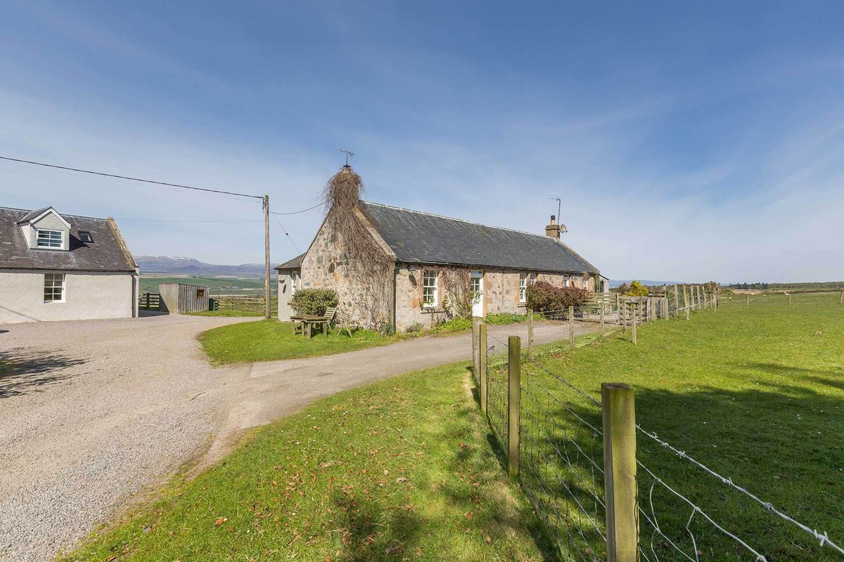 Located in the quaint village of Conon Bridge near Dingwall, Conon Brae Holiday Homes offers three delightful self-catering properties. 🛏️ Sleeps 1-6 theholidaycottages.co.uk/ross-shire/9544 #CononBraeHolidayHomes #RossShire #Scotland #Highlands #Explore #Holiday #Adventure #ChildFriendly #WiFi