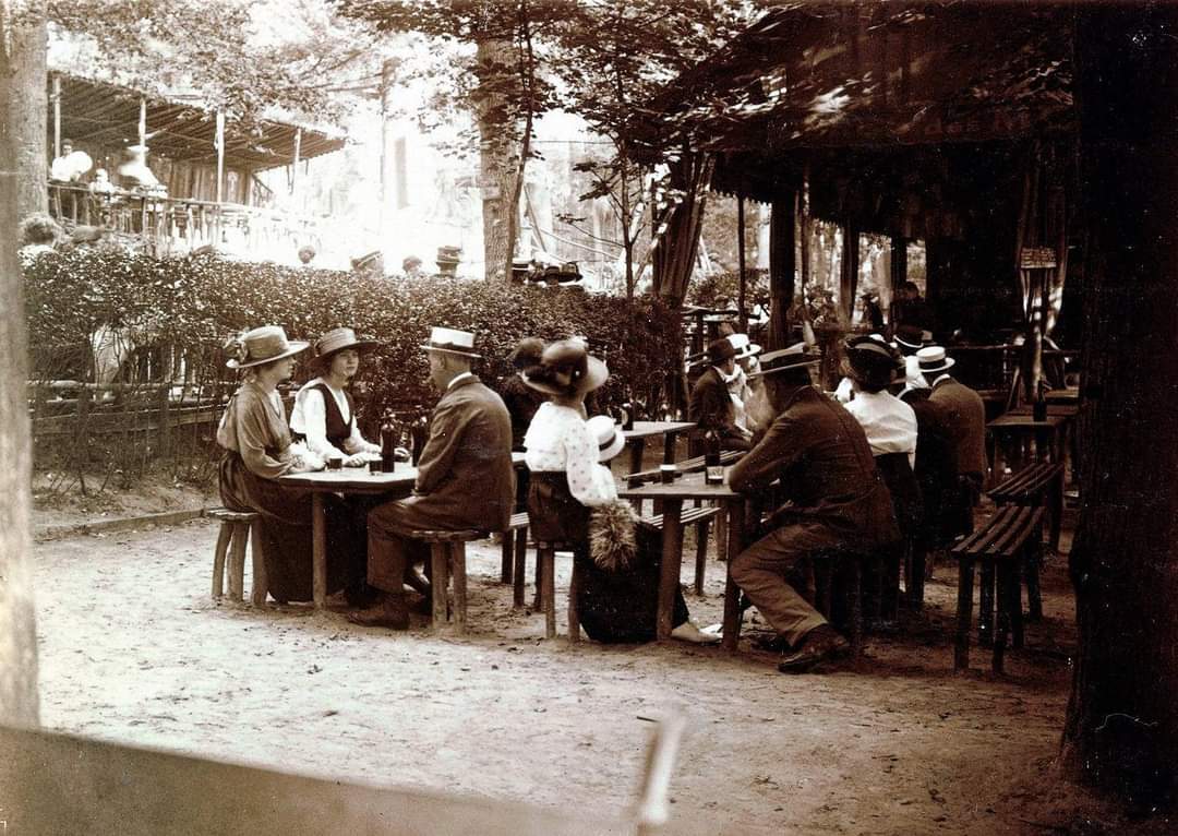 Charles-Augustin Lhermitte. Clients à la terrasse d'une guinguette 1911.